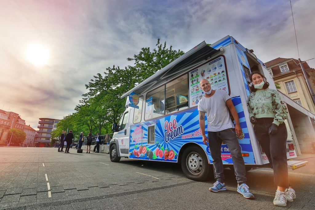 Ice Cream &Frozen Yogurt Truck Dessert / Eis (süß) Karlsruhe