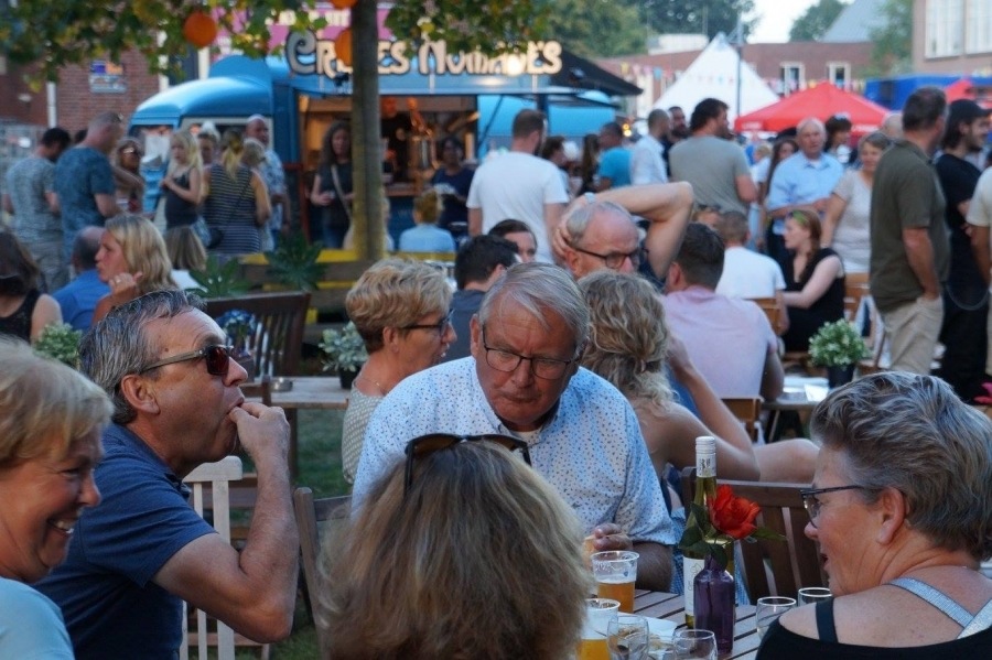 3. Miete einen Foodtruck!