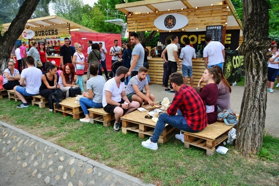 <3 Wir lieben Foodtrucks weil sie Menschen miteinander verbinden. Sie kreieren eine Gemeinschaft.