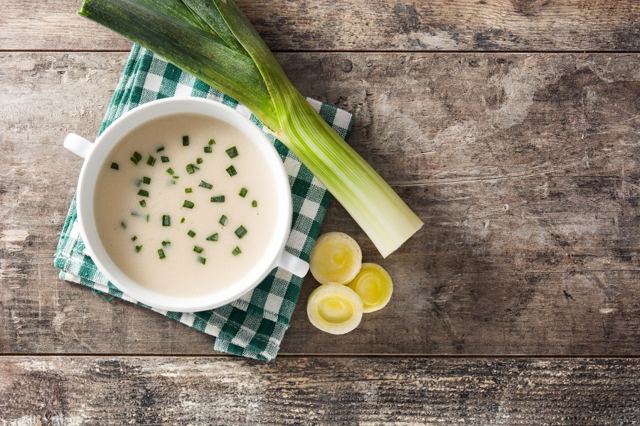 Vichyssoise: kalte Kartoffel-Lauch Suppe