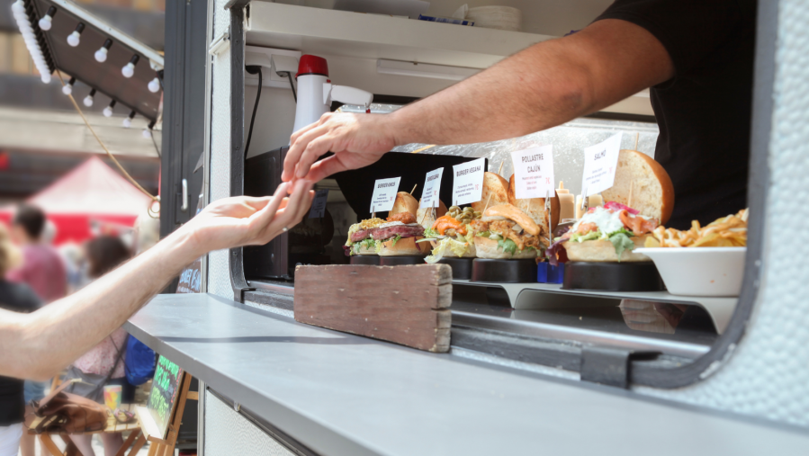 Im Inneren einer FoodTruck-Küche: Design und Effizienz auf kleinem Raum