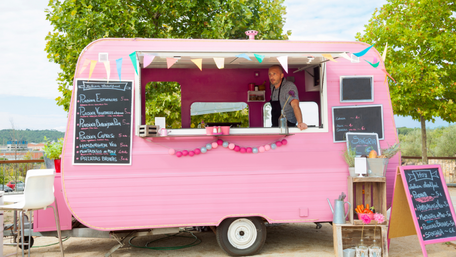 Die Psychologie des FoodTruck-Designs: Kunden mit Farben und Logos anlocken