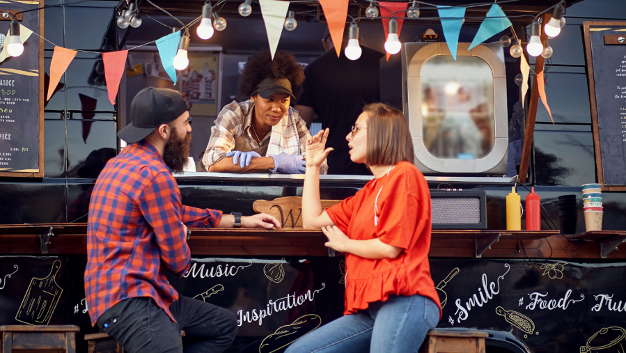 Die Konkurrenz übertrumpfen: Ein Leitfaden für FoodTrucks um Kunden anzulocken